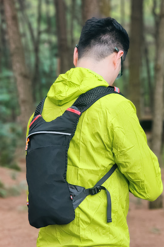 Balo Trail 10L - siêu nhẹ, thiết kế vest ôm sát, lưới tổ ong thoáng khí, tích hợp ngăn chứa nước