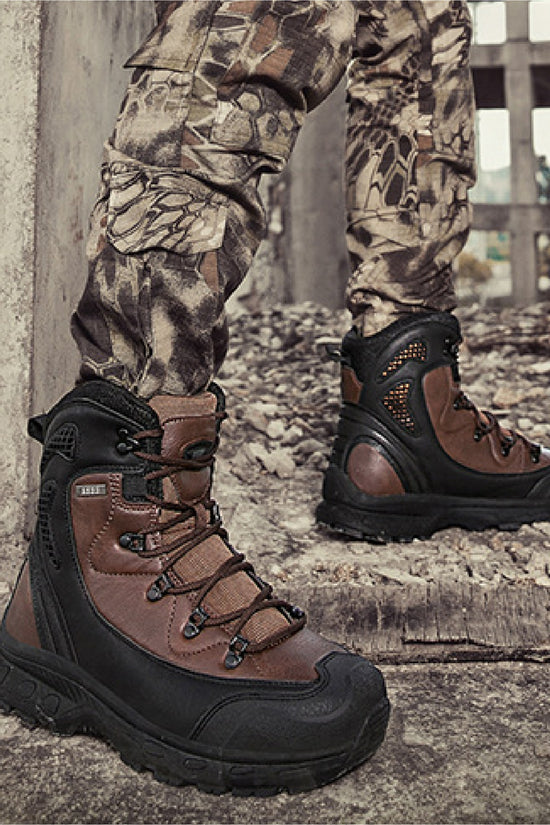 Giày dã ngoại cao cổ chống nước ADV Boots – dùng cho hoạt động leo núi, phượt, hoạt động ngoài trời, thể thao có khả năng chống nước.